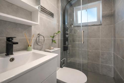 a bathroom with a toilet and a sink and a shower at Gold Coast Photography Inn Cascais in Estoril