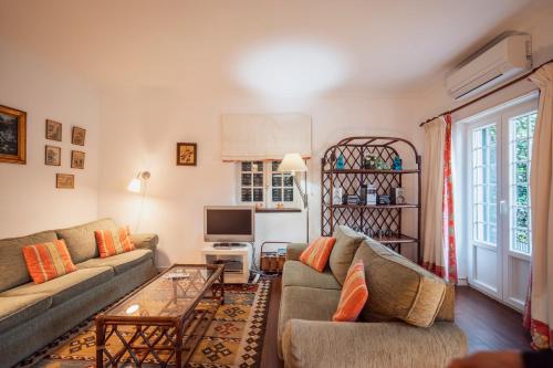 3 Bedroom Town House - Historic Centre of Cascais. 100 mts from the beach and centre of Cascais