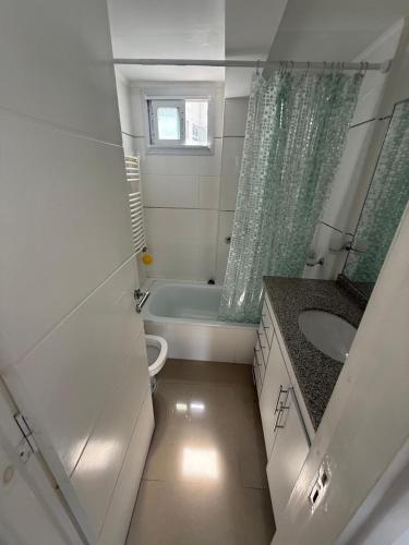 a bathroom with a tub and a toilet and a sink at Edificio lillion 2 in Mar del Plata
