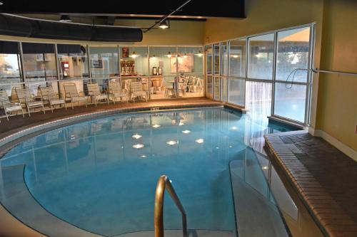 2 Bedroom Newly Remodeled Beachfront Condo, Destin photo 79