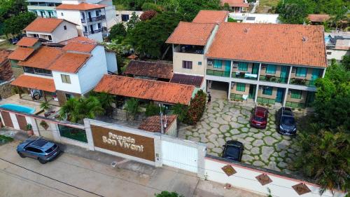 an overhead view of a city with houses and cars at Pousada Bon Vivant in Cabo Frio