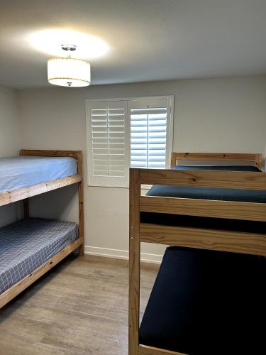 a room with two bunk beds and a window at Normandie Vibes Hostel in Los Angeles