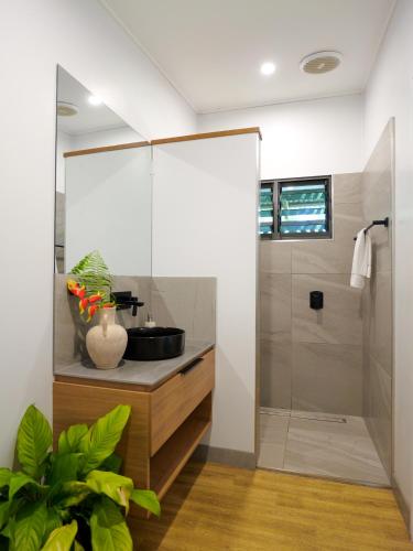 a bathroom with a sink and a shower at Safari Lodge in Cape Tribulation