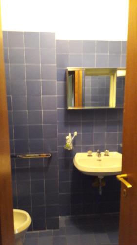 A bathroom at Appartmento I Pini