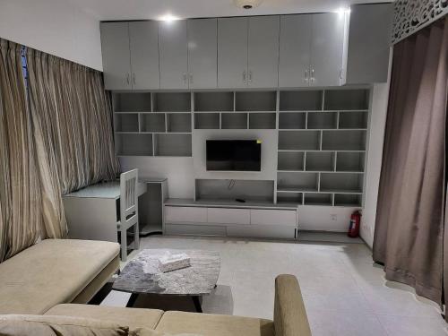 1BR Studio with Rooftop Access