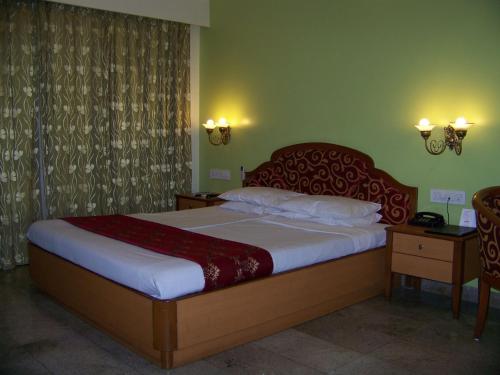 Krevet ili kreveti u jedinici u okviru objekta The Samrat Hotel near Pune Railway Station
