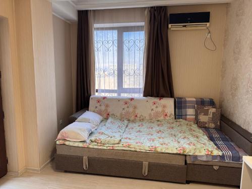 Llit o llits en una habitació de Панорама в центре