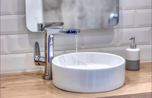 a sink with water coming out of a faucet at Studio Cosy - Proche Tram et Gare de Grenoble in Fontaine