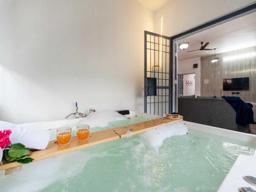 Billede fra billedgalleriet på Palette Bubble Nest Villa | 2BHK | Jacuzzi | Pool | Lonavala i Lonavala