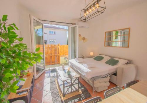 Fréjus appart RDC AC Terrasse 8 pers