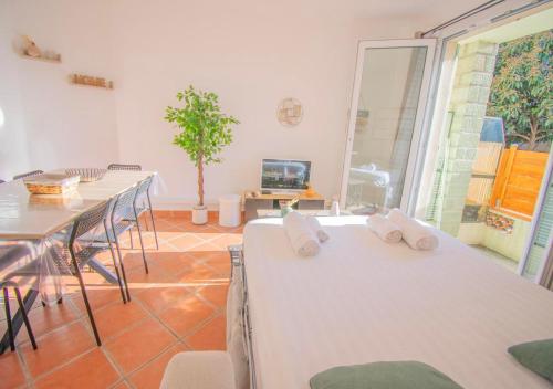 Fréjus appart RDC AC Terrasse 8 pers
