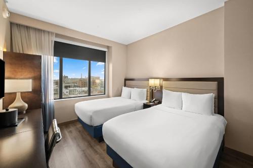 a hotel room with two beds and a window at Comfort Inn Prospect Park-Brooklyn in Brooklyn