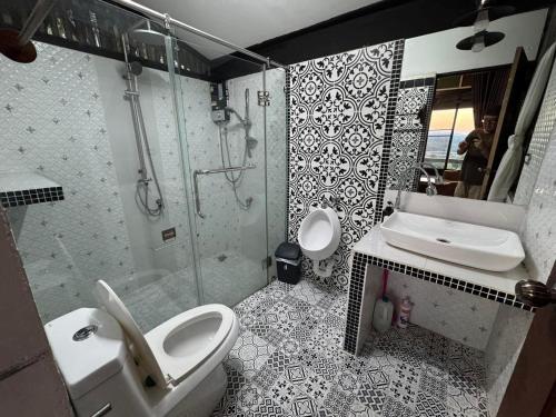 a bathroom with a toilet and a sink and a shower at Wanwan Lanna By Pat in Ban Huai Thong