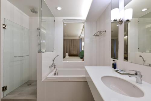 Ett badrum på Hisea Huahin Hotel