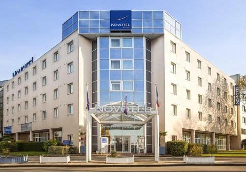 a building with a newvisor sign on top of it at Novotel Nantes Centre Bord de Loire in Nantes