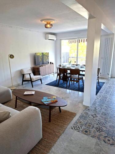 Elegant and comfortable 3 room, beach & transport within walking distance