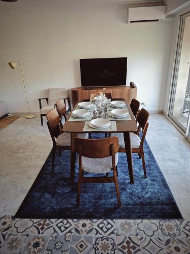 Elegant and comfortable 3 room, beach & transport within walking distance