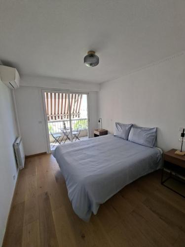Elegant and comfortable 3 room, beach & transport within walking distance