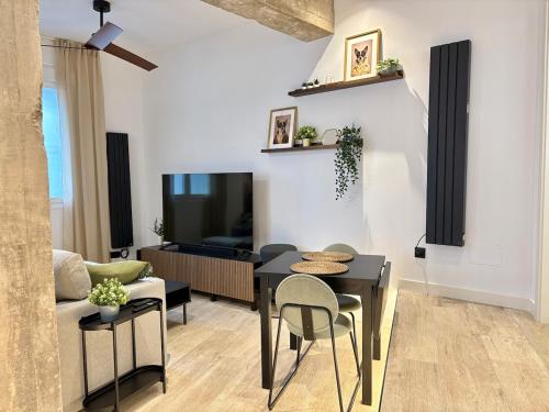 Cozy apartment in Quince de Mayo by beBalmy