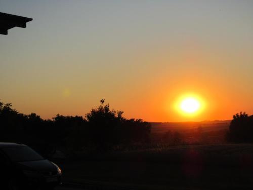 Amanecer o atardecer desde el motel o alrededores