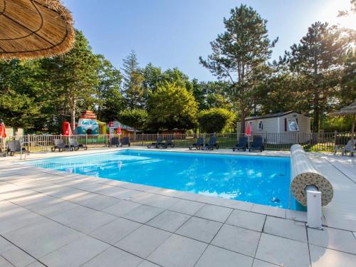 a swimming pool at a park with a playground at ZEcamping 3 étoiles - bord de Loire - proximité directe des châteaux in Sully-sur-Loire