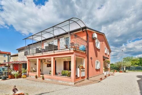 Idyllisches Apartment nur 500 Meter zum Strand mit Liegewiese und Grill