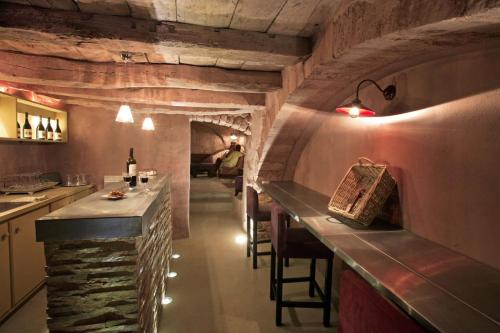 Dapur atau dapur kecil di Le Couvent d'Hérépian - Hôtel & Spa
