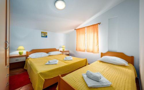 Helles Apartment nur 250 Meter zum Strand mit Grill, Parkplatz, Waschmaschine