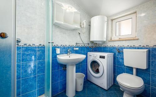 Helles Apartment nur 250 Meter zum Strand mit Grill, Parkplatz, Waschmaschine