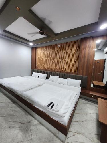 a bedroom with a large white bed in a room at Hotel Shree Sanwaliya in Ujjain