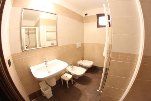 a bathroom with a sink and a toilet at Locanda Vecchia Osteria in Varese