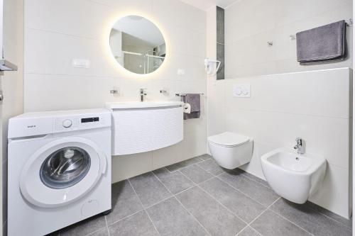 Luxusapartment mit Meerblick, Pool und Garage