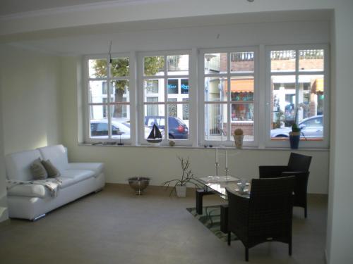 a living room with a couch and a table at Fewo31, exklusive Apartments, 2 Minuten vom Strand und Alten Strom in Warnemünde