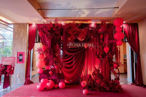 a room with a red curtain and pink balloons at Khách sạn Mona in Dĩ An