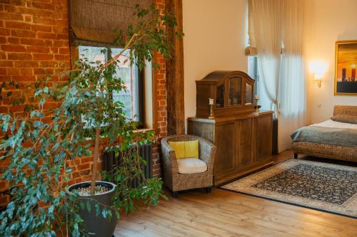 En eller flere senge i et værelse på Berchy Studio Apartment