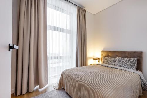 Foto Cozy Top-Floor Apartment with City Views Vilnius 2