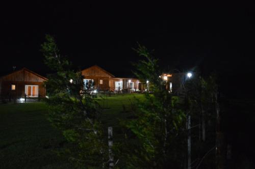 a house at night with the lights on at Cabañas Teuepen in El Calafate