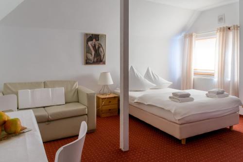 a living room with a bed and a couch at Park Inn Resort in Mirosławiec