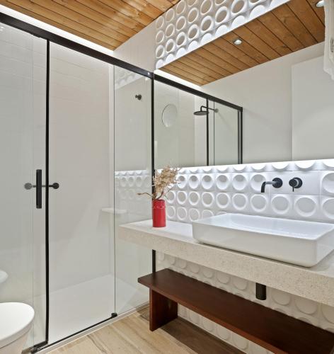Sabatik Suite by FeelFreeRentals