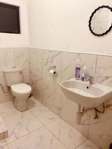 Vonios kambarys apgyvendinimo įstaigoje Sinlu Guesthouse