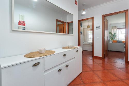 BnB Homes Apartment with cozy Terrace & 2 Swimming pools near the heart city