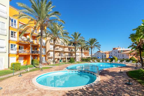 BnB Homes Apartment with cozy Terrace & 2 Swimming pools near the heart city