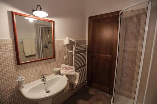 Koupelna v ubytování Agriturismo Il Divin Casale