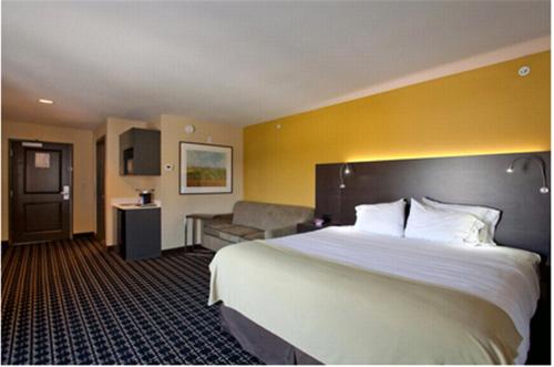 Postel nebo postele na pokoji v ubytování Holiday Inn Express Newton by IHG