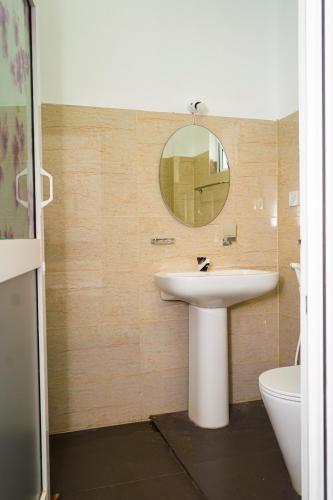 Bathroom sa Birunthavanam