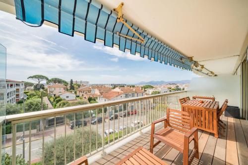 COZYSTAY 1700 -Luxury 3-Bedroom Apartment with Terrace & Sea View in Cannes