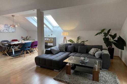 a living room with a couch and a dining room at Ferienwohnung Bellissima in Ering