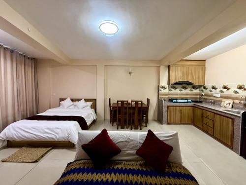 Tempat tidur dalam kamar di The Abode
