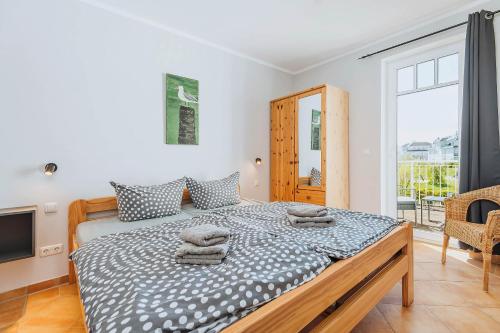 a bedroom with a bed with towels on it at Strandgut in Börgerende-Rethwisch
