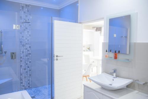 a bathroom with a sink and a glass shower at Ti’amo in Wilderness
